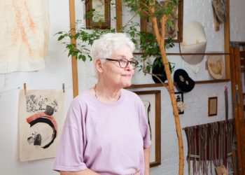 Alison Knowles, la primera mujer de Fluxus, muere a los 92 años