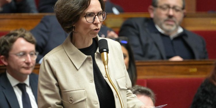 Para los artistas-autores, el tipo de protección social se suspende en el examen de los senadores.