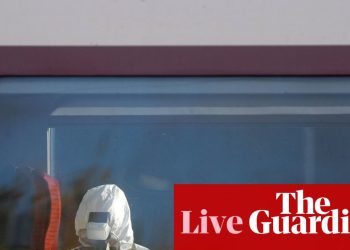 Apuñalamiento en un tren de Cambridgeshire: sospechosos, tanto británicos como «nada que sugiera» que el ataque fuera terrorismo, dice la policía – últimas actualizaciones | Cambridgeshire