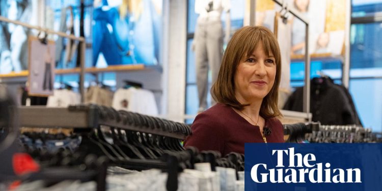 Presupuesto del Reino Unido se centrará en la crisis del coste de vida mientras Reeves lucha por mantener a los parlamentarios laboristas de su lado | Presupuesto 2025