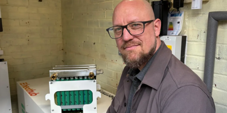 Cómo el cobertizo del jardín de una pareja de Essex se convirtió en un mini centro de datos, reduciendo drásticamente las facturas de calefacción en invierno en todo el país