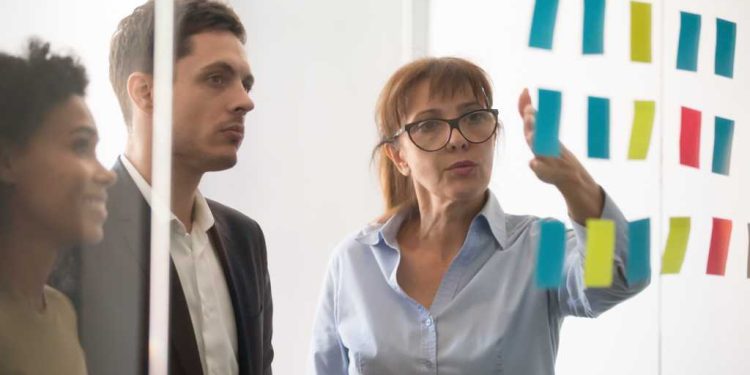 La gobernanza aburrida es el camino hacia la adopción real de la IA