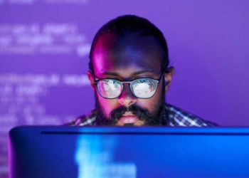 El nuevo generador de consultas de Google para abordar la complejidad de SQL en el monitoreo de cargas de trabajo en la nube