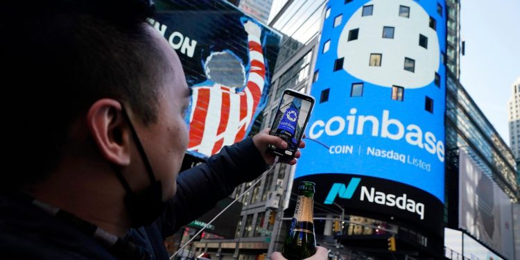 Las sospechas de uso de información privilegiada y los poseedores de tokens perjudicados son el centro de la última controversia sobre Coinbase