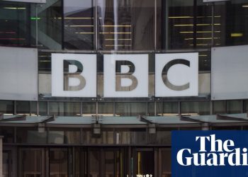 Miembro de la junta directiva de la BBC con vínculos conservadores 'lideró la carga' en afirmaciones de sesgo sistémico, dicen expertos | bbc