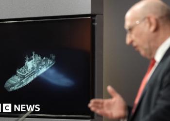 Un barco espía ruso apuntó con láser a los pilotos de la RAF que lo seguían, dice el Reino Unido