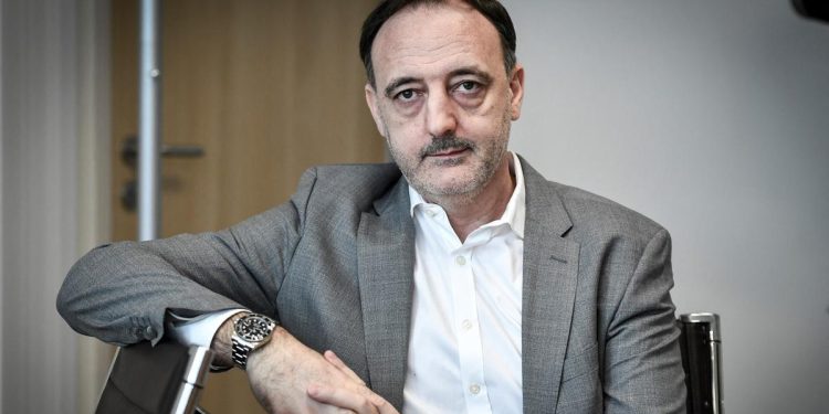 Christophe Molmy recuerda el premio del Quai des Orfèvres con el polar Brûlez tout