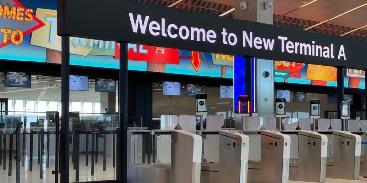 Estados Unidos reducirá el tráfico aéreo en un 10% en los principales aeropuertos