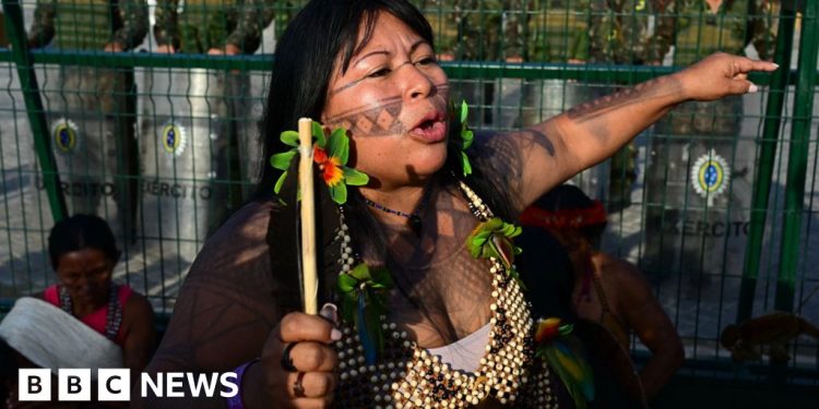 La cumbre climática de la ONU elimina la mención de los combustibles fósiles del borrador del acuerdo