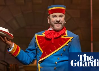 ¡Oh, sí lo es! Kiefer Sutherland se sumerge en el mundo del panto | Kiefer Sutherland