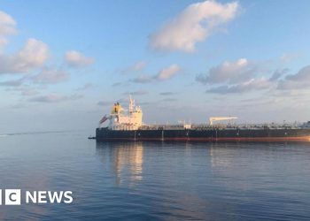 La UE libera a la tripulación del petrolero incautado por piratas somalíes