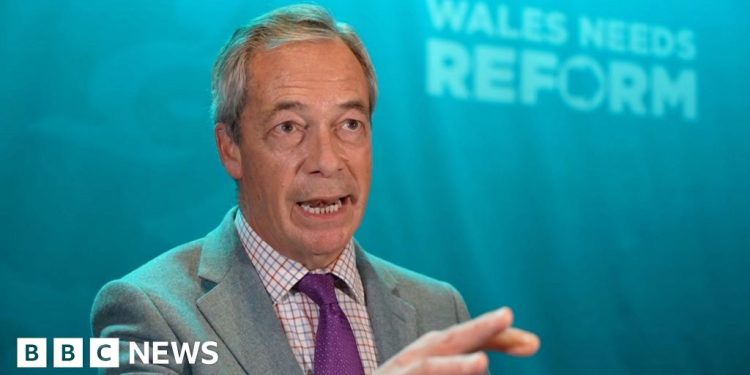 Nigel Farage de Reform UK cuestionado por un periodista de la BBC por acusaciones de racismo escolar