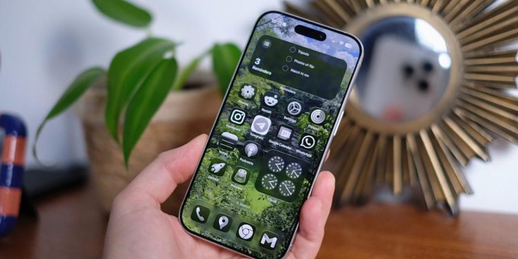 Cómo hacer que el fondo de la pantalla de bloqueo sea holográfico en iOS 26