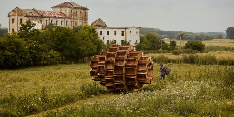 A Bucarest, en la bouillonnante scène culturelle, s'adapter est un art de vivre