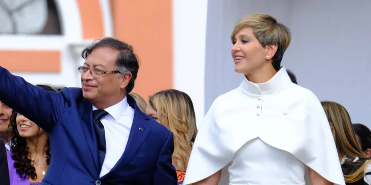 El presidente Gustavo Petro reveló la razón por la que la primera dama, Verónica Alcocer, no habría regresado a Colombia: 'No puede'
