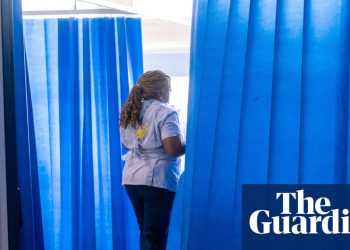 Hasta 50.000 enfermeras podrían abandonar el Reino Unido por planes de inmigración, sugiere una encuesta | Enfermería