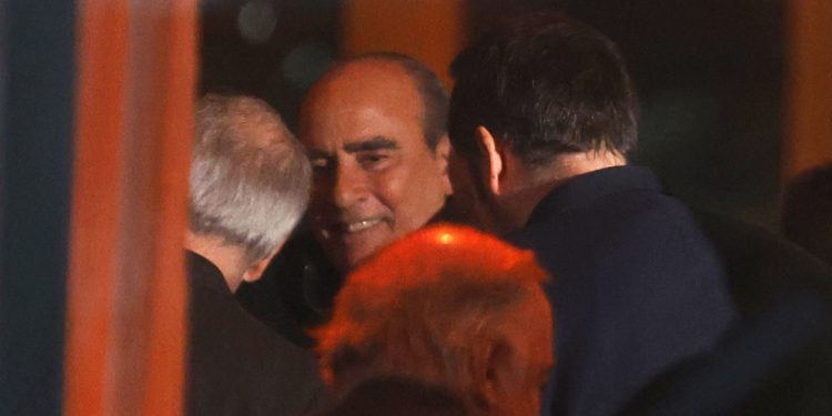 Francos se quedó en YPF y la empresa no sabe si sigue cobrando el sueldo de 70 millones