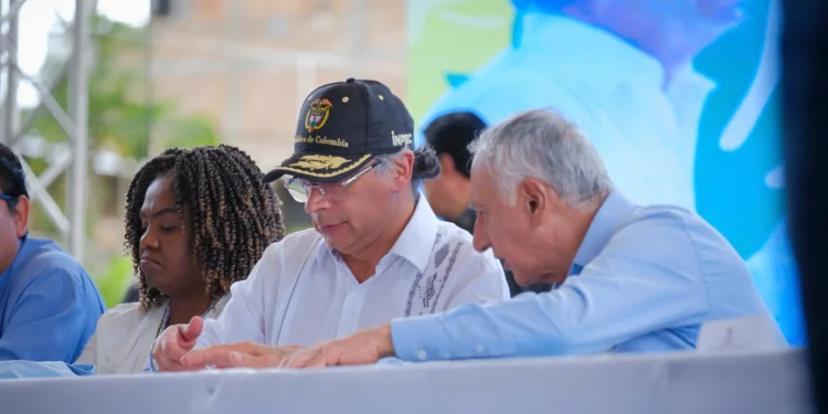 El presidente Gustavo Petro le ordenó a su ministro de Salud, Guillermo Alfonso Jaramillo, iniciar demandas por demoras en debate de reforma a la salud.