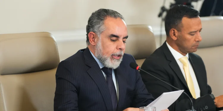 El Ministro Armando Benedetti pedirá que se incluya un precursor de metanfetaminas y fentanilo en el listado de sustancias reguladas como guiño a los EE.UU. UU.