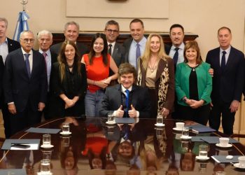 Milei presentó a Santilli en el gabinete pero seguirá siendo diputado hasta votar el Presupuesto