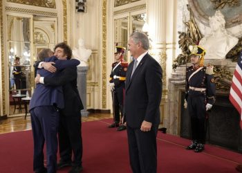 Milei avanza contra China después de echar a Francos: se caen represas y radar espacial