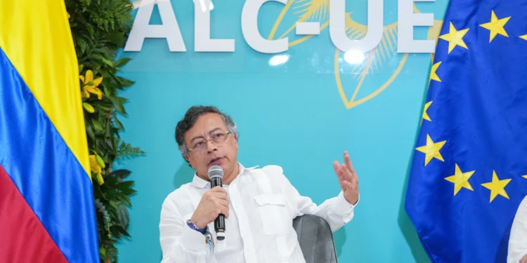 'Que Europa, América Latina y el Caribe sean un faro de democracia para la humanidad'