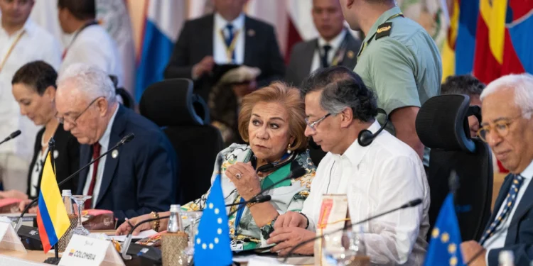 Lo que hay detrás de los 'reversazos' del Gobierno en la profesionalización del servicio diplomático