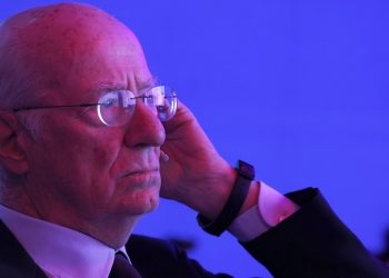 Rocca aprovecha las vacaciones de Pettovello en Dubai y ordena a Torrendell que presenta su reforma educativa