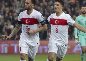 Turquía asegura la 'repesca'… y sueña con una utopía ante España