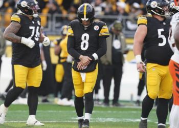 Aaron Rodgers sufre una fractura en su muñeca izquierda