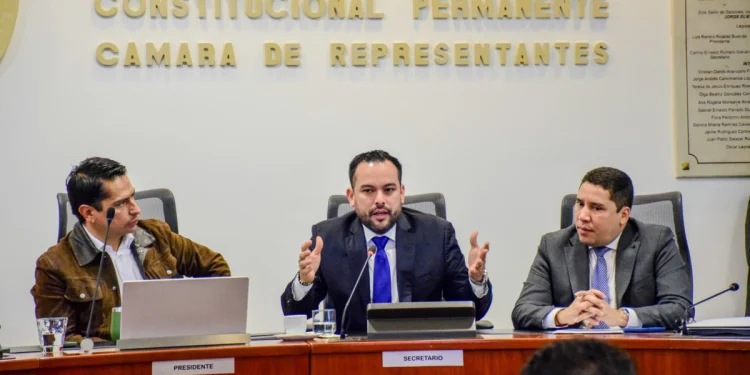 Se avecina otra controversia en el Congreso por mensaje de urgencia que radicó gobierno Petro para acelerar la reforma de servicios públicos