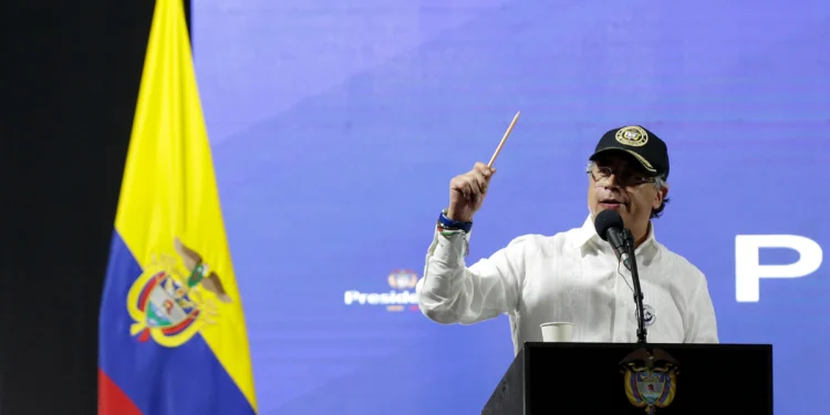 Gobierno reabrió polémica en el servicio diplomático con borrador que elimina los requisitos profesionales y académicos para cónsules y embajadores