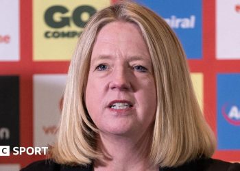 Abi Tierney: el director ejecutivo de la Welsh Rugby Union volverá al trabajo