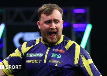 Luke Littler asegura el puesto número uno del mundo en la semifinal del Grand Slam of Darts