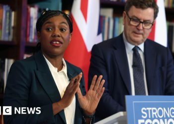 El Reino Unido se enfrenta a la quiebra sin recortes de beneficios, dice Badenoch