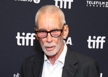 La muerte a los 75 años de Lee Tamahori, realizador de «L'Ame des guerriers» y figura del cine maorí