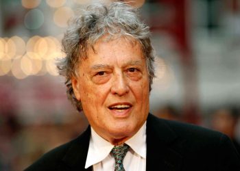 Tom Stoppard, gran dramaturgo británico, guionista de «Brasil» y «Shakespeare enamorado», murió a los 88 años.