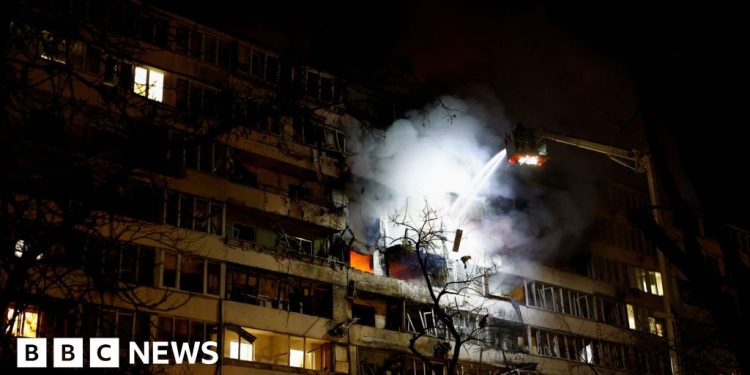 Al menos cuatro muertos en ataques nocturnos contra edificios residenciales