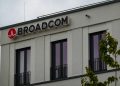 Broadcom acaba de anunciar un chipset de IA que traduce audio en tiempo real directamente en el dispositivo