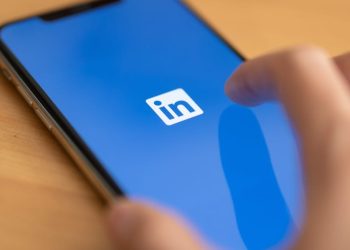 Agentes chinos utilizan LinkedIn para atacar a parlamentarios británicos – POLITICO