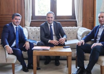 Santilli escuchó a Orrego y Llaryora: el diálogo con las provincias arranca con reclamos | Segunda jornada de reuniones en la Rosada