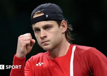 Finales de la Copa Davis: conversaciones planeadas con estrellas ausentes cuando Bélgica venció a Francia en el primer partido