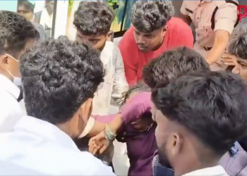 Un niño y ocho mujeres mueren tras una multitud en un popular templo hindú