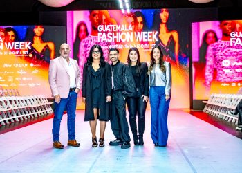 Se encienden las luces de la plataforma de moda oficial de Guatemala