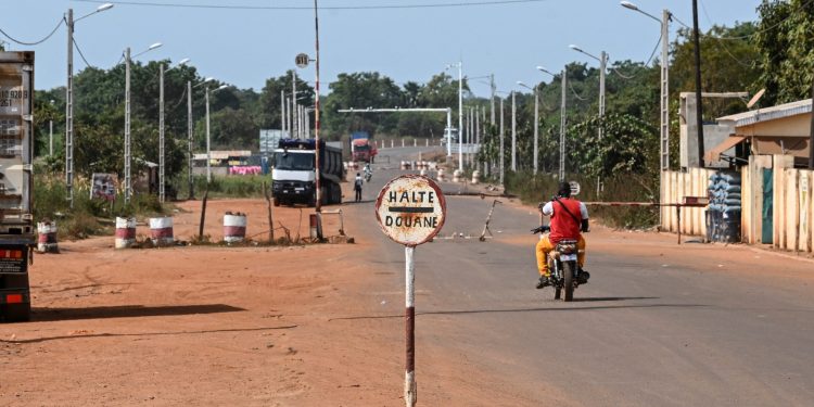 Costa de Marfil refuerza la defensa fronteriza ante el 'flujo inusual' de refugiados malienses | Noticias de migración