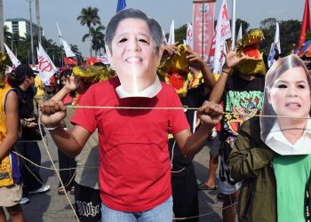 Miles de personas se manifiestan en Filipinas exigiendo la dimisión de Marcos por escándalo de corrupción | Política Noticias