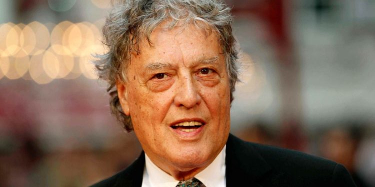 Tom Stoppard, aclamado como el mejor dramaturgo de una generación, muere a los 88 años
