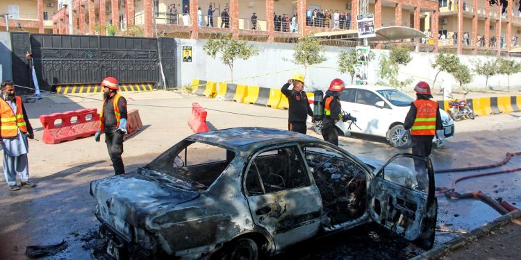Al menos 12 muertos en intento de suicidio frente a un tribunal en Islamabad