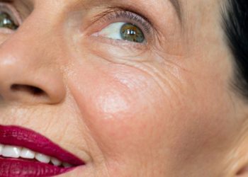 9 mejores correctores para pieles maduras que no forman líneas finas ni arrugas