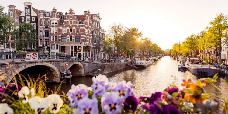 Vuele a Londres, París y otras ciudades europeas desde 20.400 SkyMiles